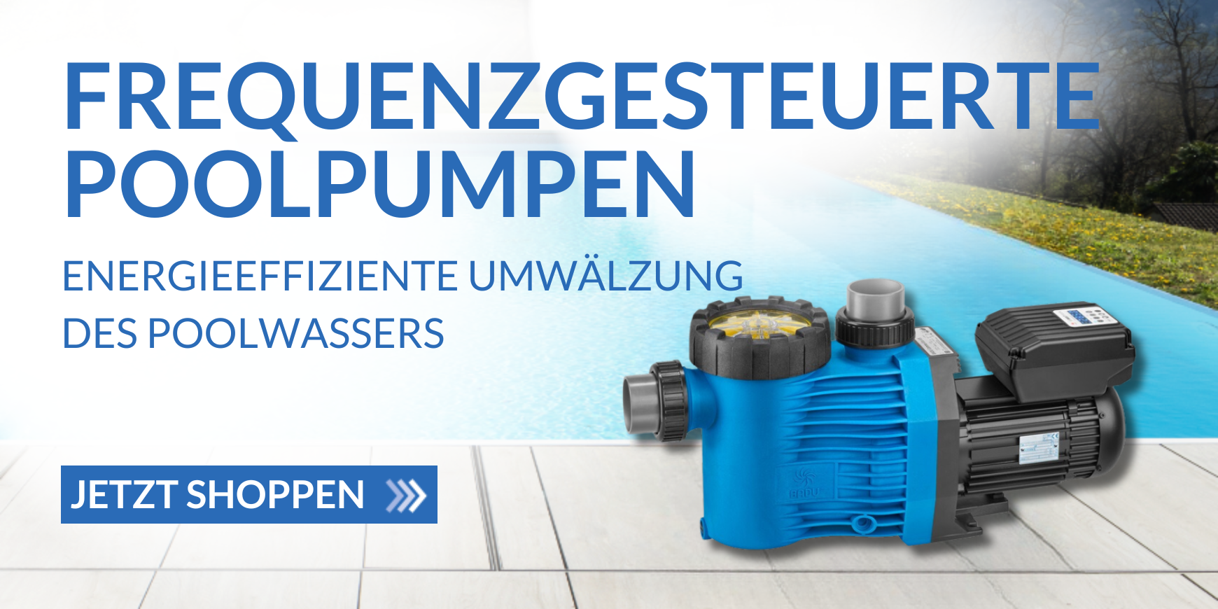 frequenzgesteuerte Poolpumpe Badu Prime von Speck in blau vor einem Pool auf dem Beckenrand, seitliche Ansicht