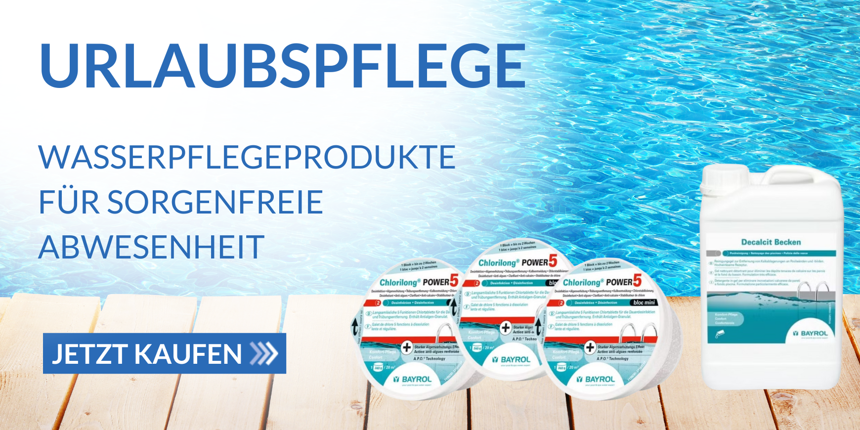 Wasserpflegeprodukte vor einem Pool am Holzbeckenrand