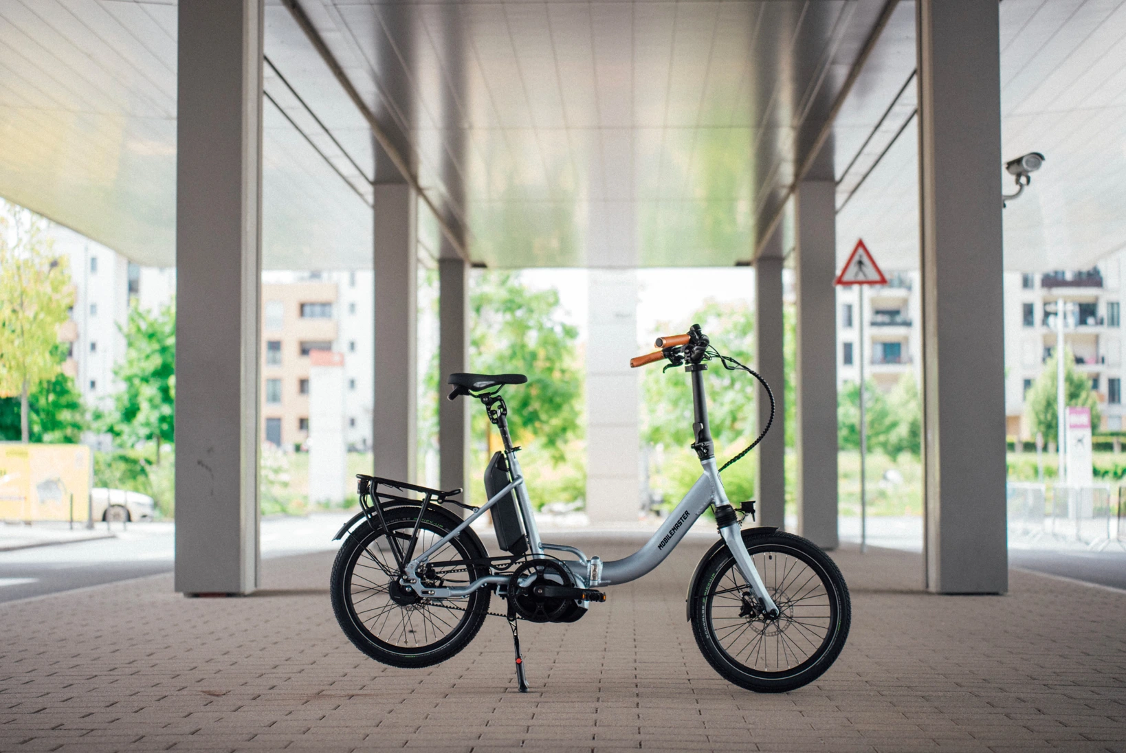 Mobilemaster E8K/R LIGHT SX55 – Das leichteste E-Faltrad mit Bosch Mittelmotor nur 19 kg Silber