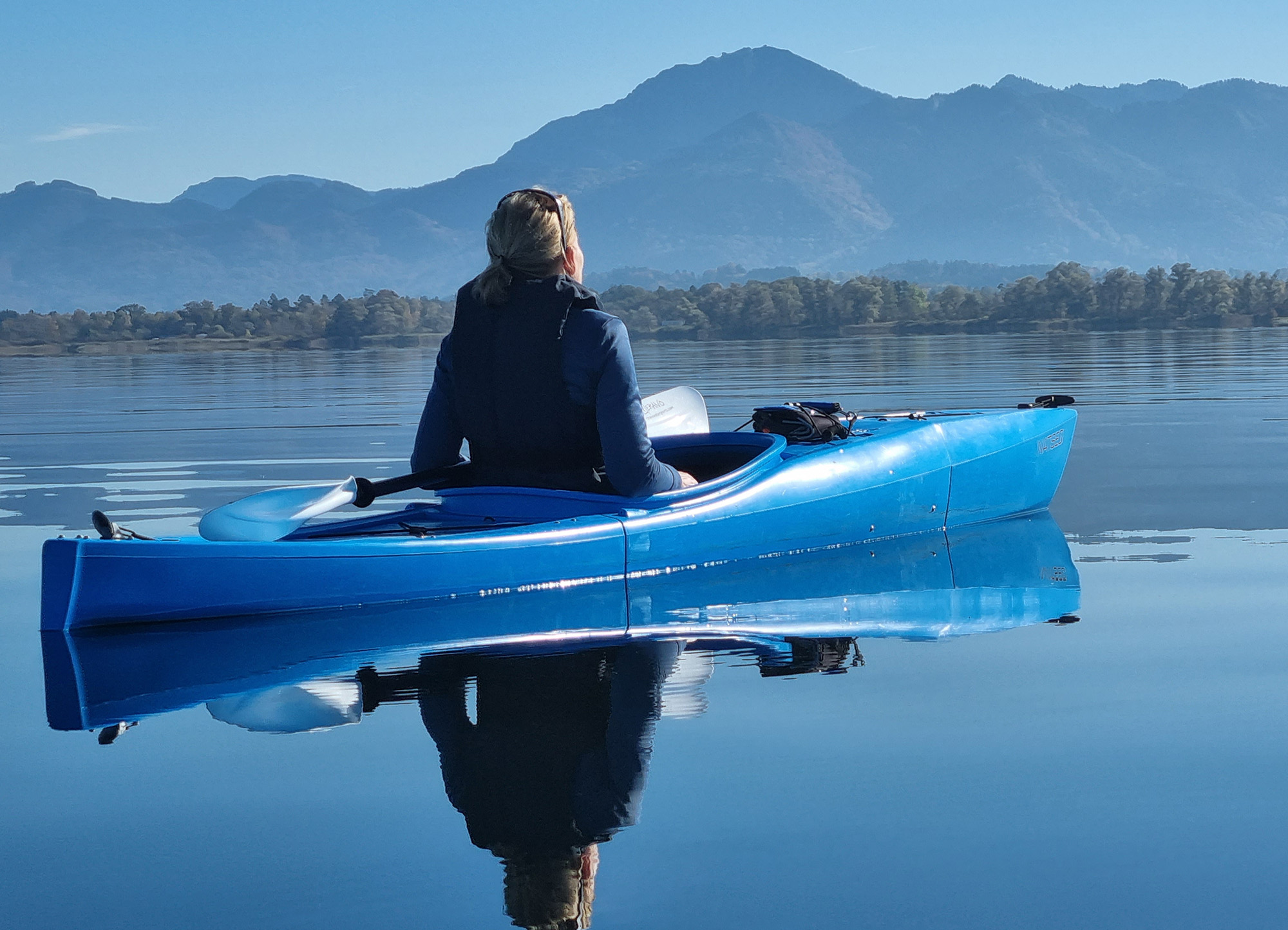 Natseq Solo auf dem Wasser