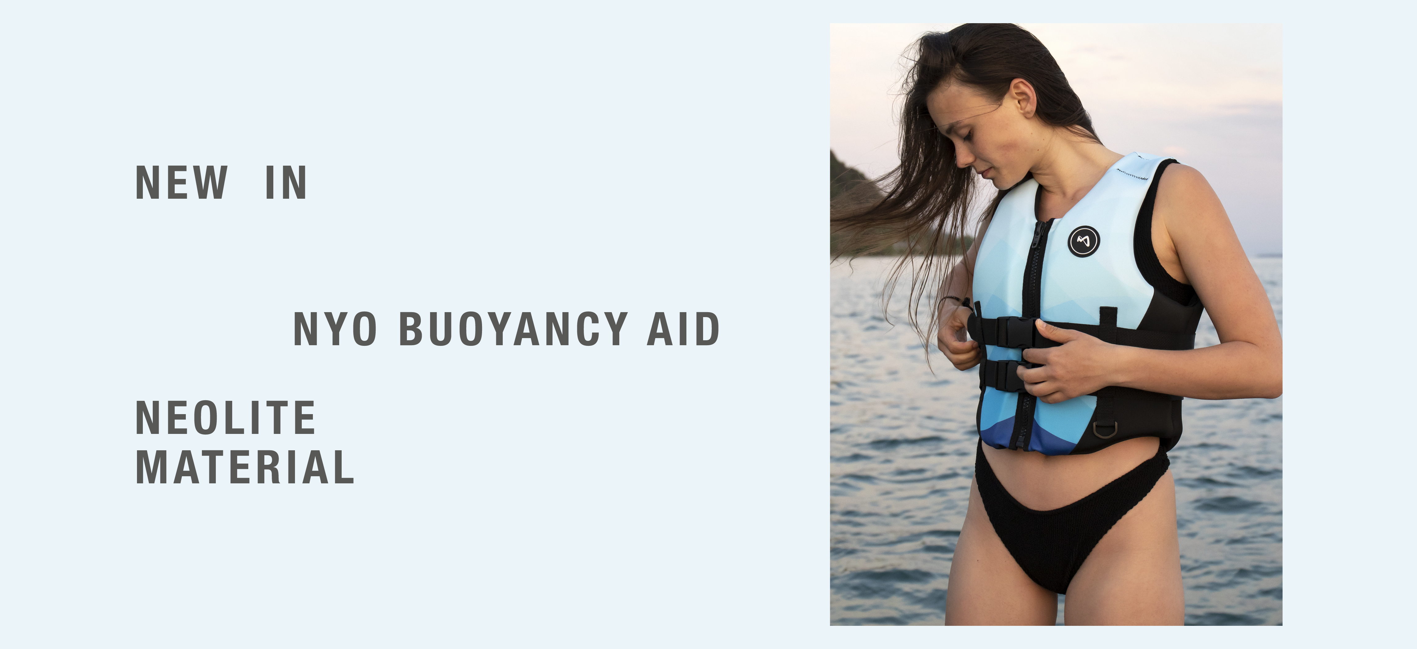 Produktkampagne Frau trägt MESLE NeoLite Schwimmweste NYO 3D Women