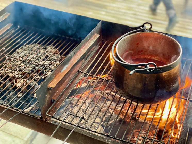 Kupferkessel am Grill