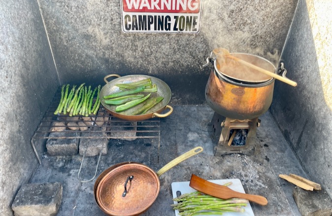 Kupferkessel in der Feuerküche