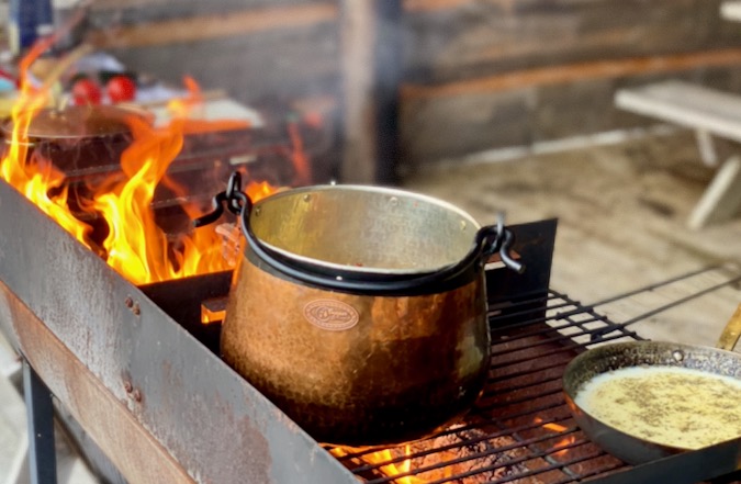 Kochen im Kupferkessel