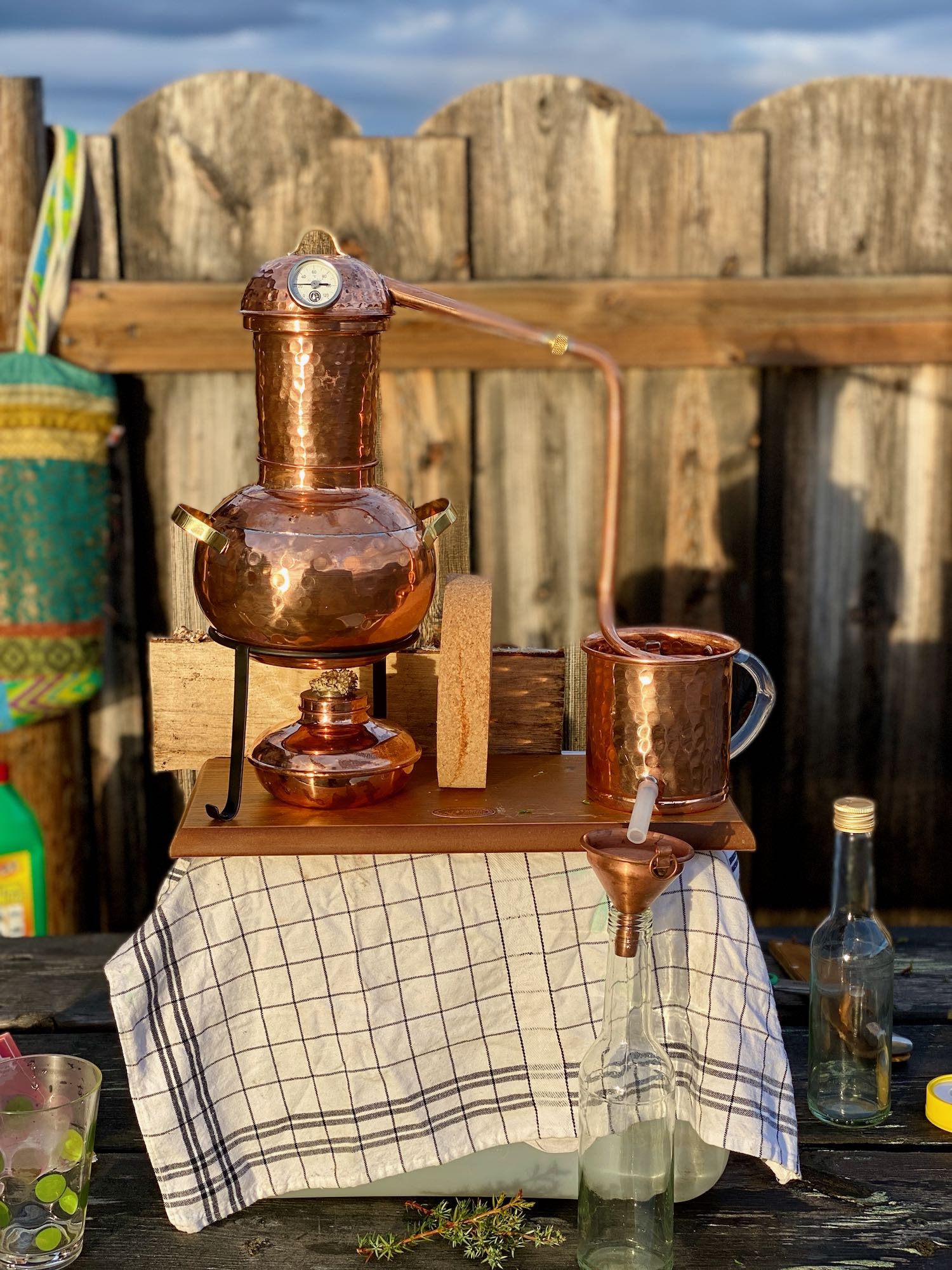 CopperGarden Arabia Destille bei einer Wacholder Destillation