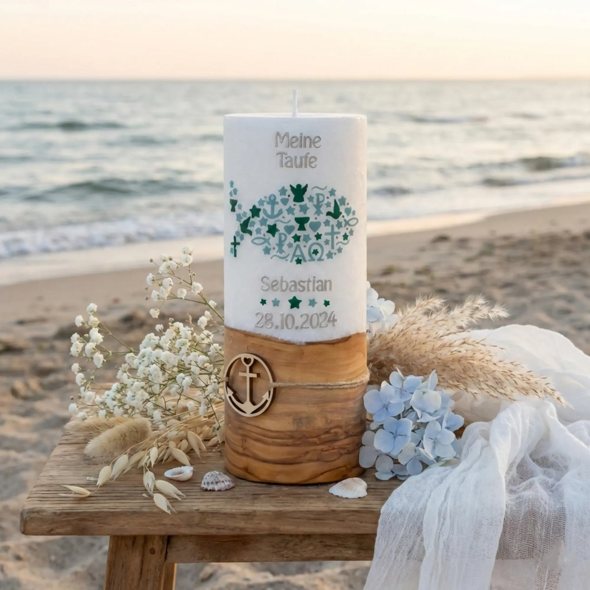 Taufkerze maritim Holz Edition Fisch Wal für Jungen und Mädchen handverziert