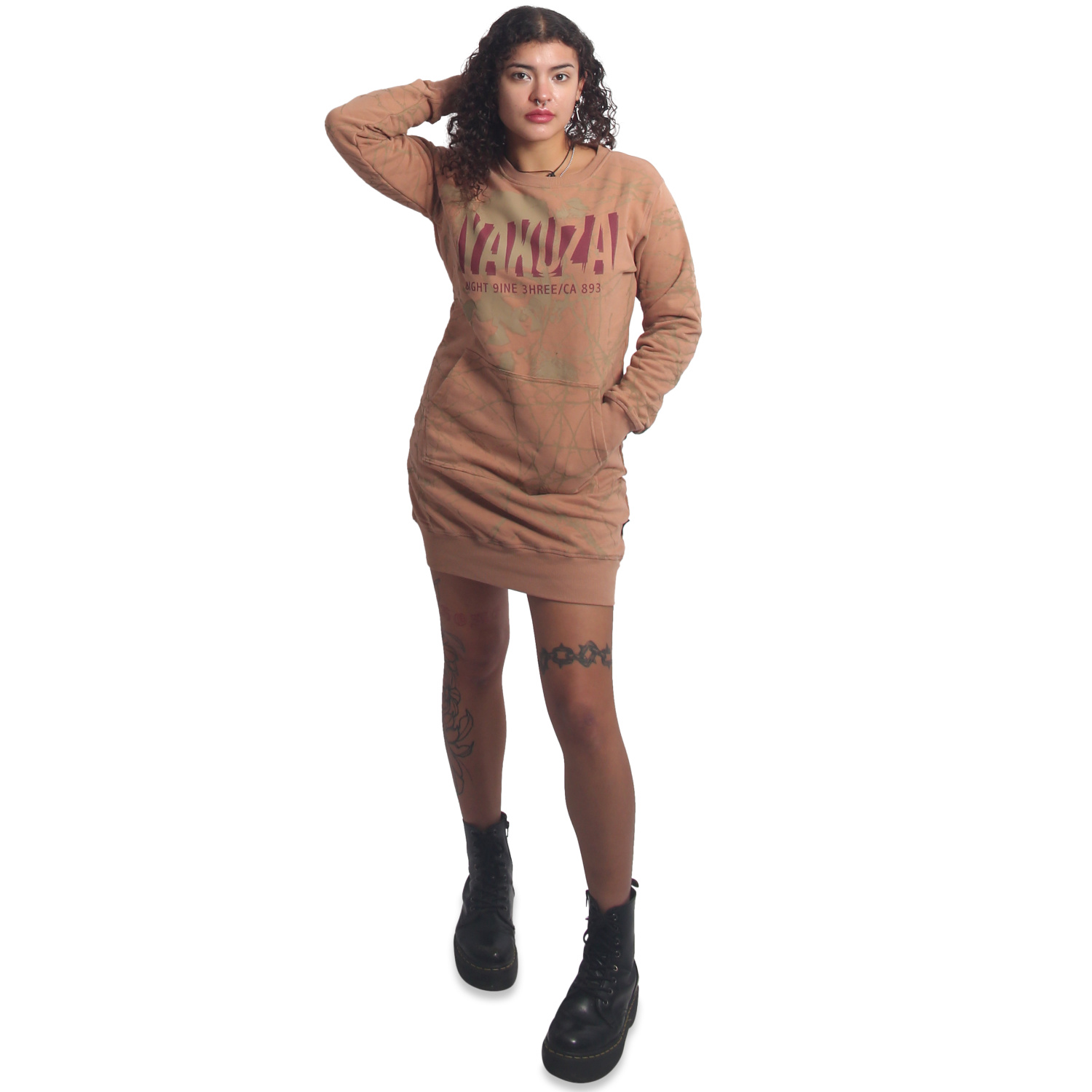Yakuza dámské šaty Thorns Allover Sweat Dress mocha/mousse M