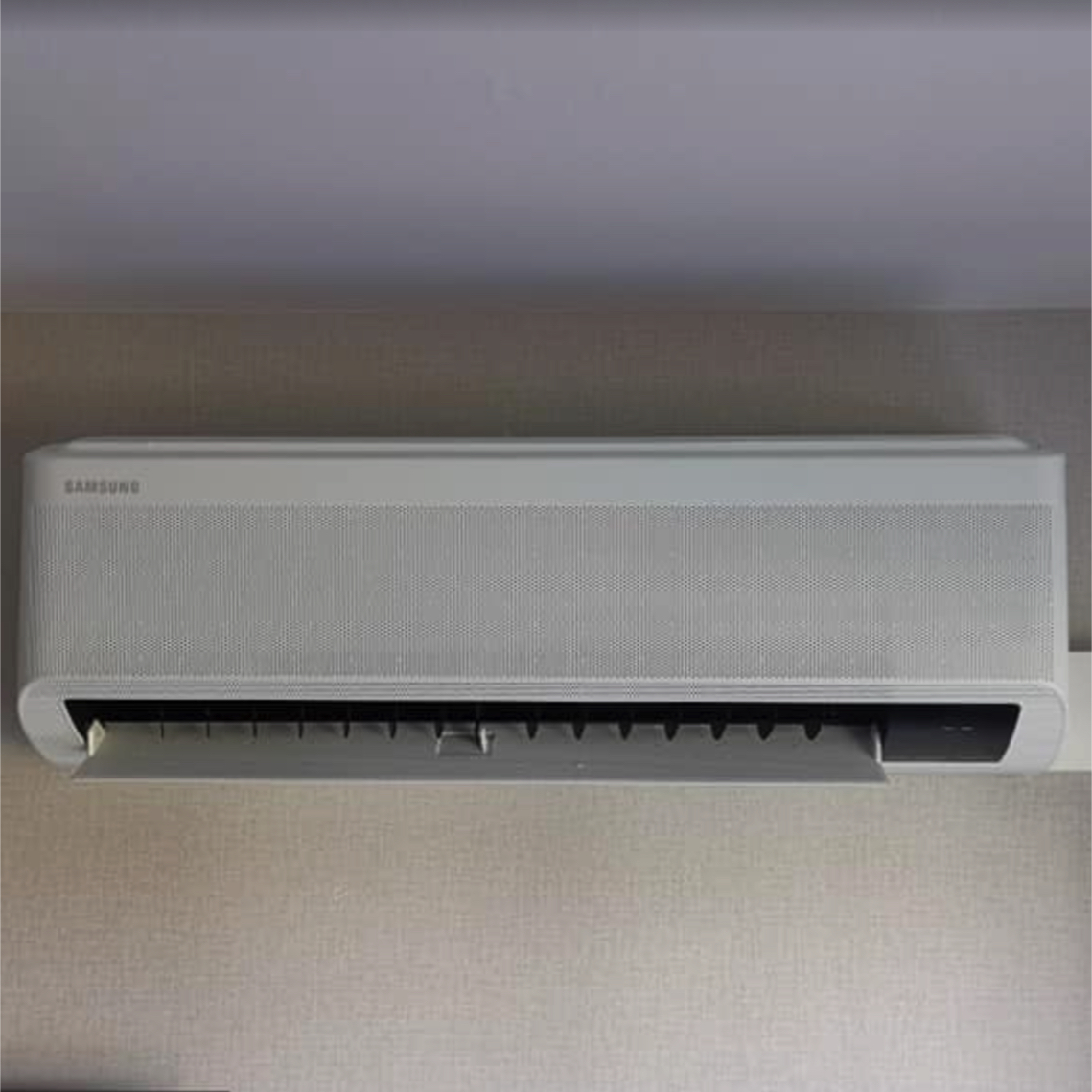 Ein weiteres erfolgreiches Projekt: Die **Installation einer Samsung WindFree™ Wandklimaanlage AR09** in **Wassenberg**! 💨✅